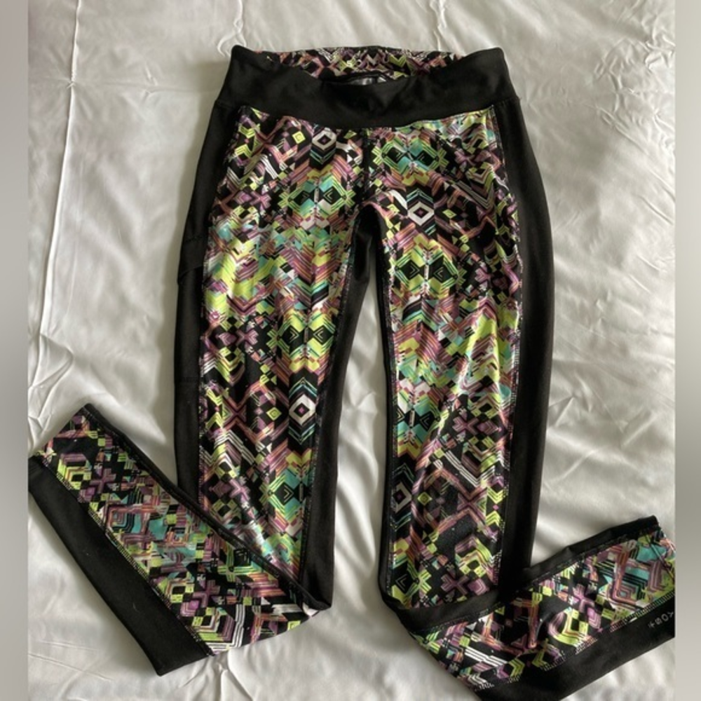 Soybu bright geometric pattern leggings.‎ Size Medium